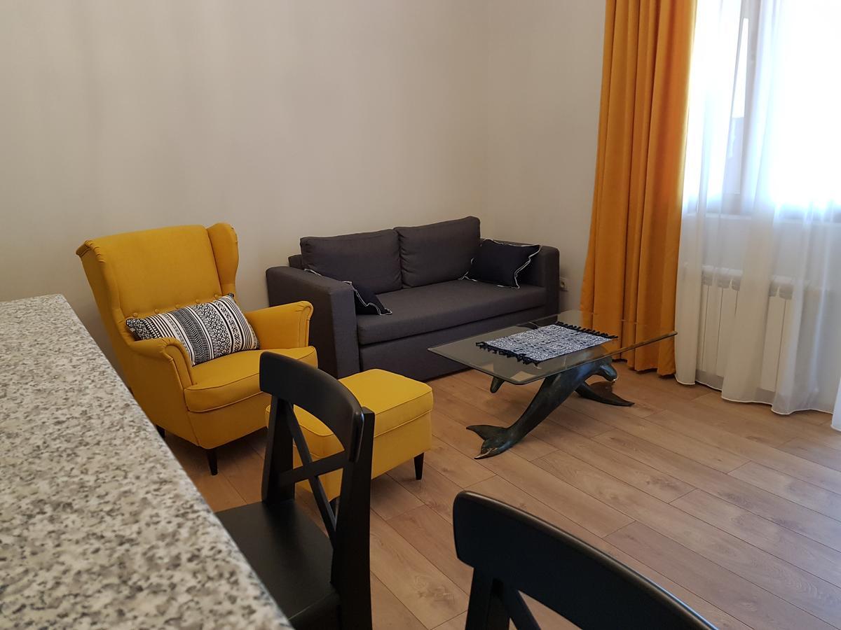 The Starry Night Apartment Batumi Exteriör bild
