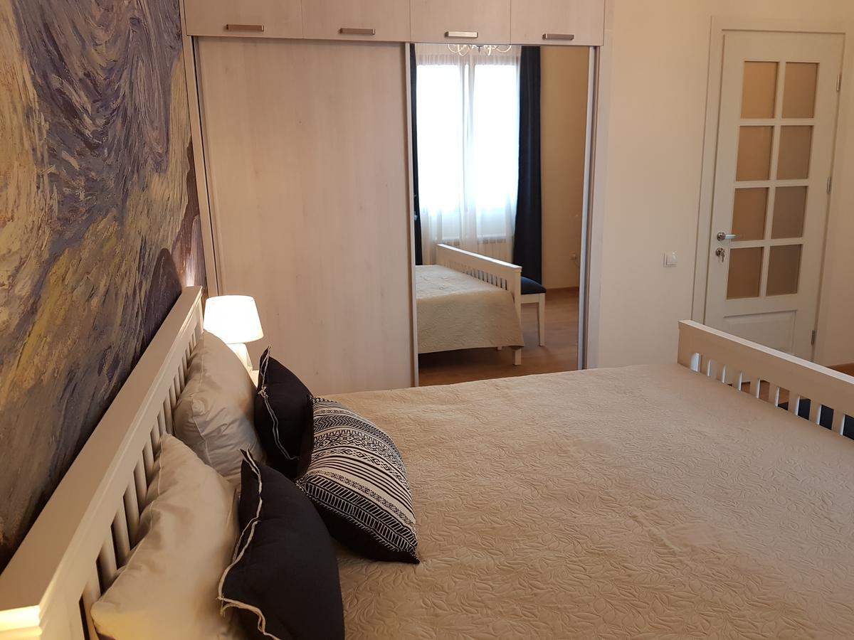 The Starry Night Apartment Batumi Exteriör bild